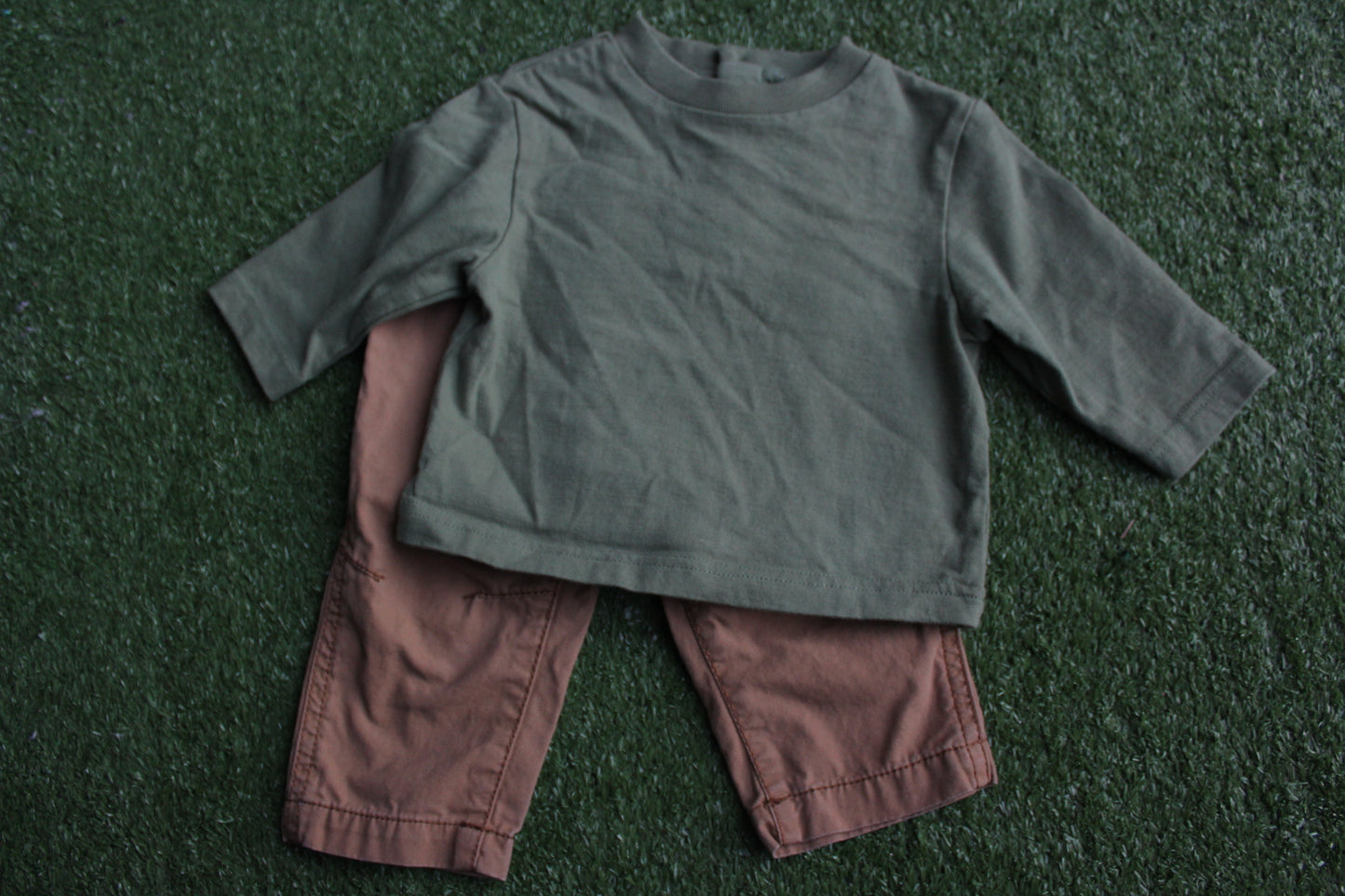Green long sleeve shirt (6mon/9mon)