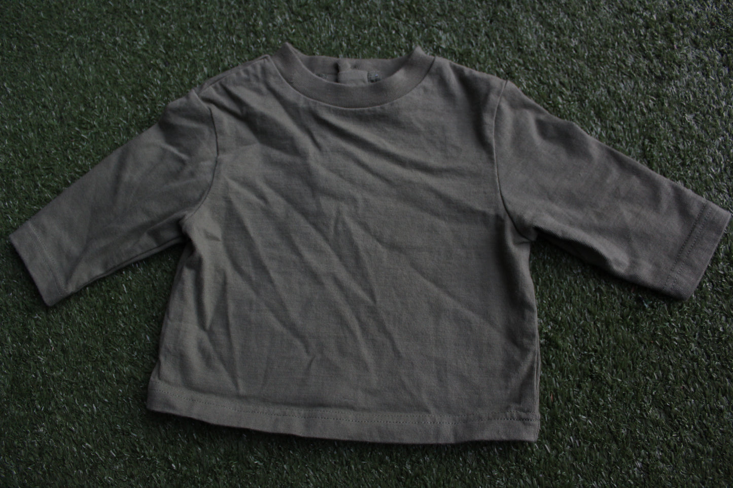 Green long sleeve shirt (6mon/9mon)