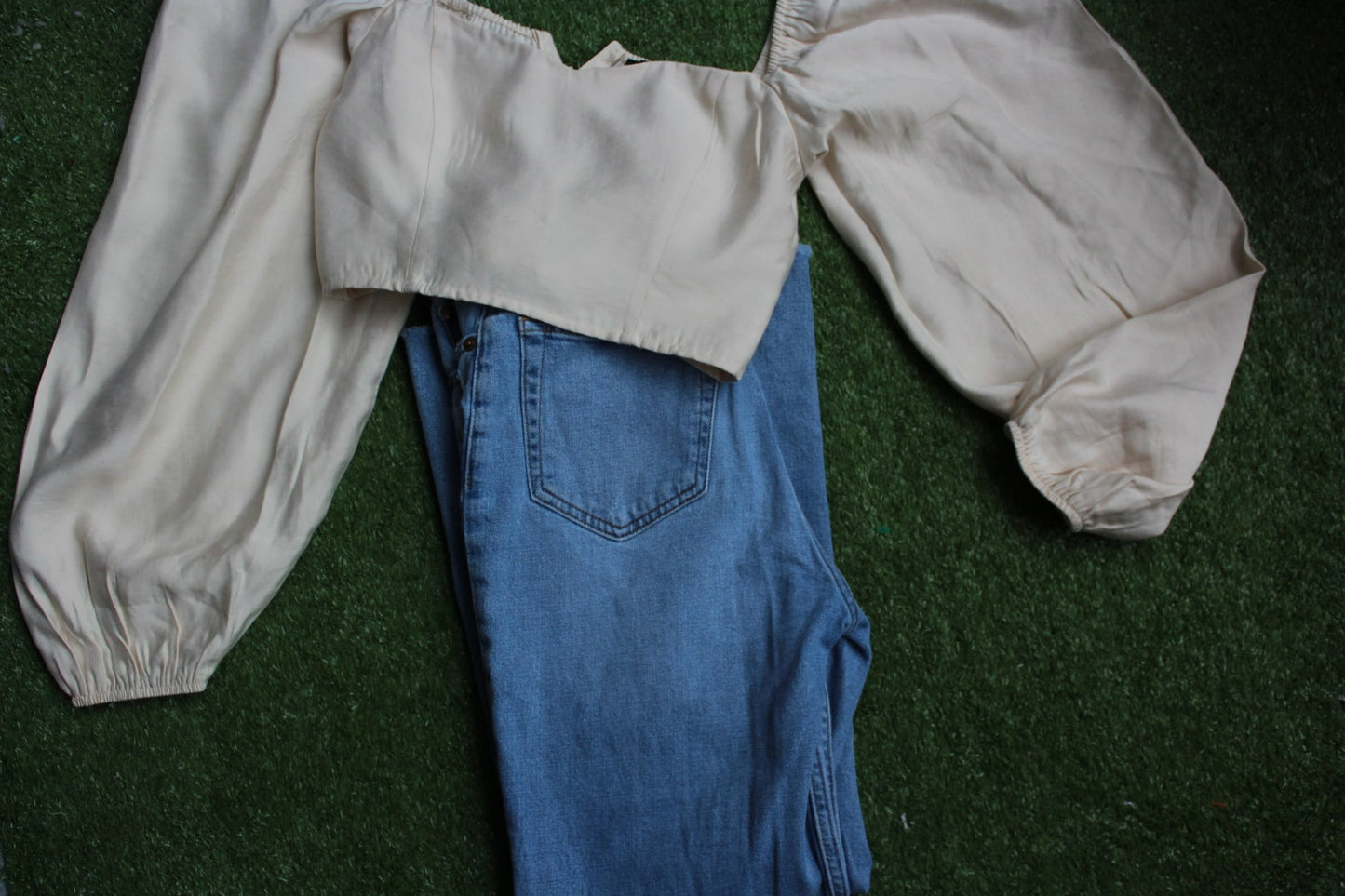 Cream off-the-shoulder. Forever 21. crop (Small)