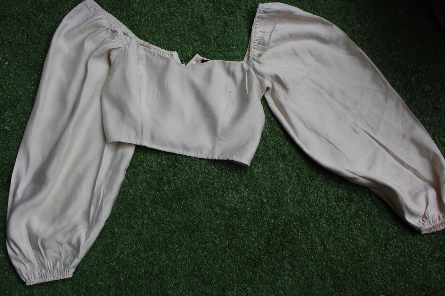 Cream off-the-shoulder. Forever 21. crop (Small)