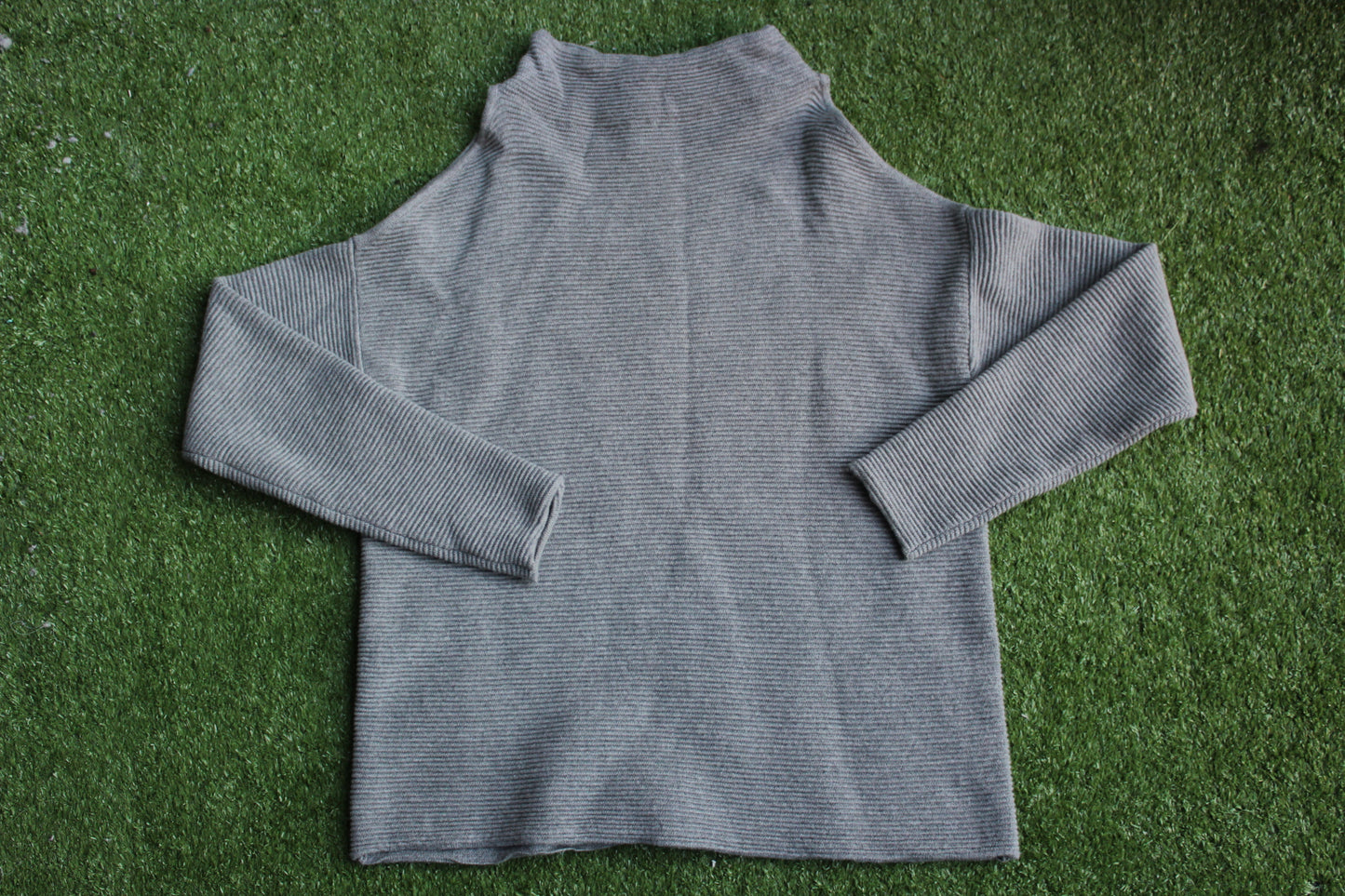 Light gray long sleeve sweater (Small)