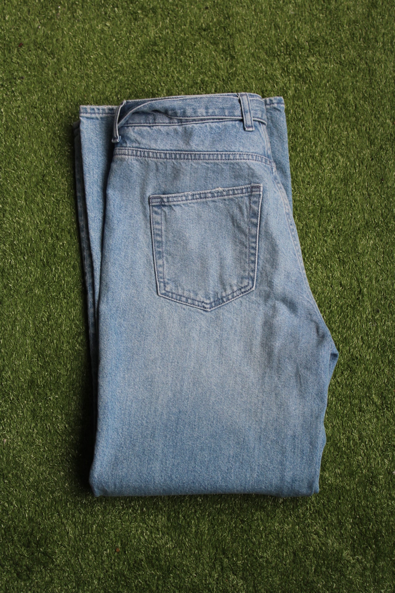 Bell bottom blue jeans (28)
