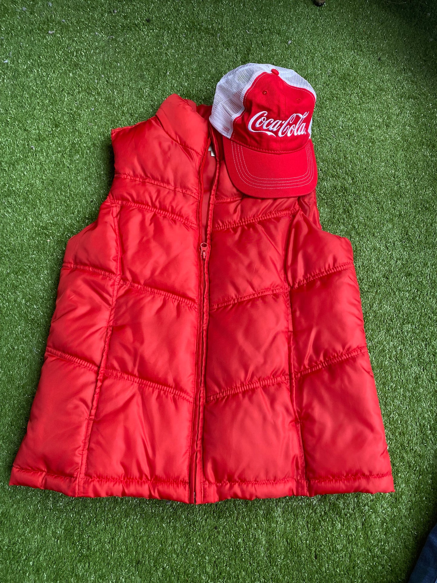 Red sleeveless vest (Medium)